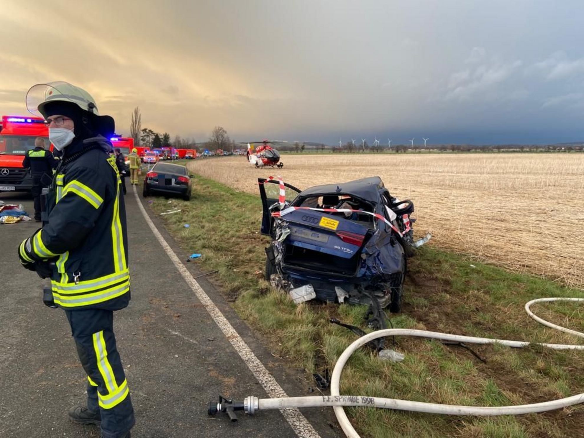 Auto fährt an Stoppschild in Stördorf auf Motorrad auf